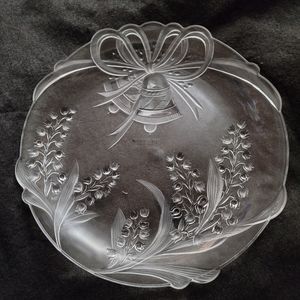 Vintage Home Beautiful bells and bows elegant 15" hostess etched glass platter